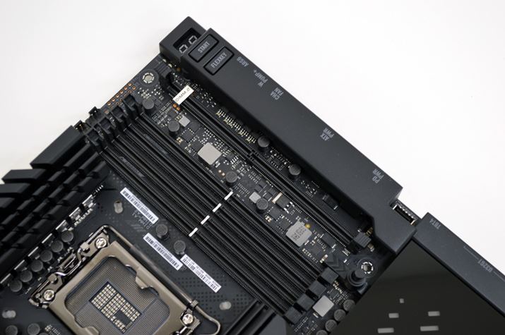 [͎DDR5-7800+iOCj܂őΉBƎ@\uASUS Enhanced Memory Profiles IIviAEMP IIj̗pĂAI[o[NbNKiXMPT|[gĂȂDDR5[łA{IɂXMPx̃I[o[NbN\