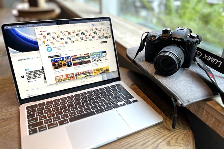 vCx[gł̑_́uMacbook AirvAdŊ􂵂Ăꂽ̂̓~[XJuLUMIX DC-GH5M2MvBJS҂ł܂Ȃ炢Kȑ쐫ƁABeɋ_Ɏ䂩čw