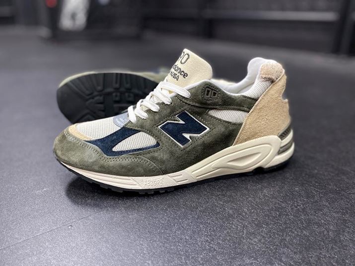 j[oXuM990 v2viiԁFM990GB2jBu~^Xj[J[Yvł̔̔íA34,100~iōj