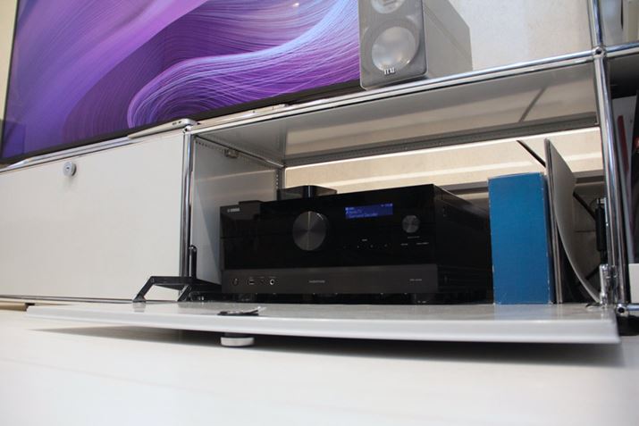 �e���r�ƁuRX-A4A�v��ARC/CEC�ŘA�g�B���ʒ����̓e���r�̃����R���łł��邵�AApple TV 4K�̃����R���𑀍삷��Ύ����œ��͐ؑւ������Ă���܂��B�߂��Ⴍ����֗��ł���I