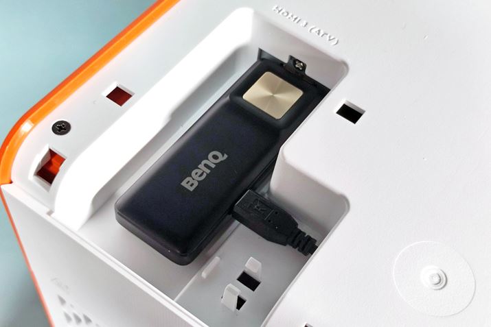 uX3000iv̒ɃXeBbN^Android TVjbgł悤ɂȂĂ