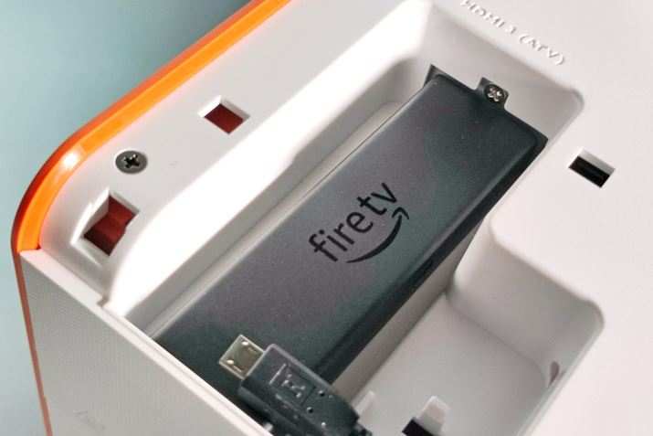 AmazonuFire TV Stick 4K Maxv͂ȂƂ̂USBd[qڑłȂߎgȂ