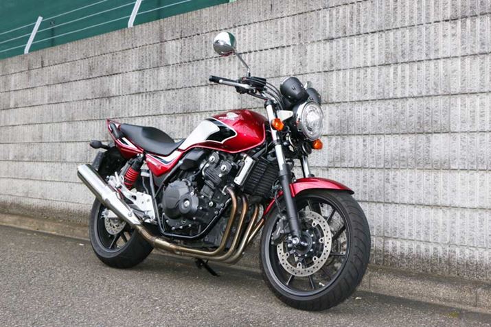 ԑ̃TCY2,080iSj×745iSj×1,080iSjmmŁAԗdʂ201kgB^NV[gJÉAƂƂɃV[vȃVGbgɂȂĂ