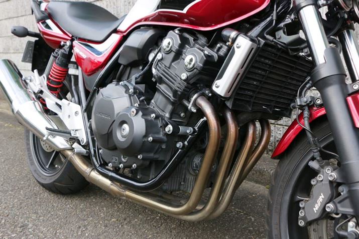 ̃GWɂ͋v킹tB܂ĂAŐV^ł͖ڗȂȂĂBōo͂56PS/11,000rpmŁAőgN39Nm/9,500rpm