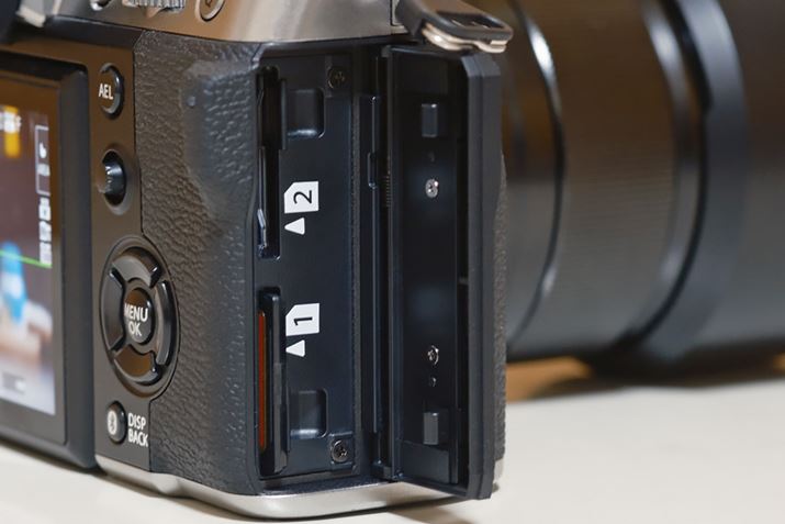 SDJ[h2̃fAXbg̗pBuX-H2v̂悤CFexpress Type BJ[hgpSDJ[ĥ݂ŉ^pł̂́Ã[U[ɂƂĂ肪Ƃ낤