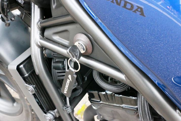 COjbVL[̑}́Aԑ̂̍ɑBVvȃnhɍv