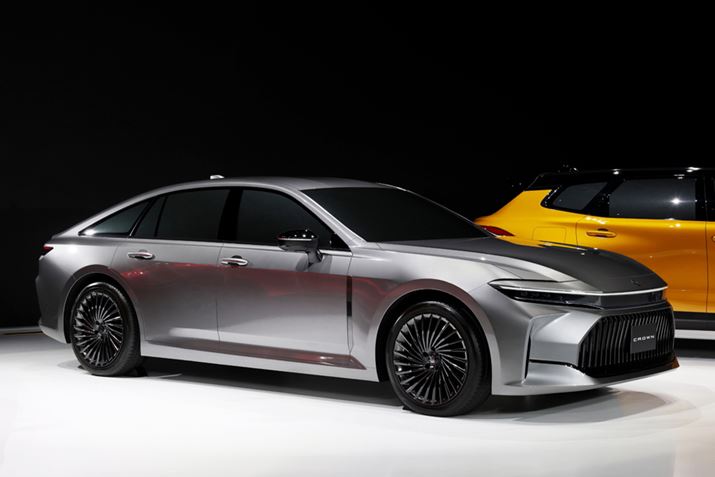 摜2022N8̐EJɔIꂽuNEZ_v