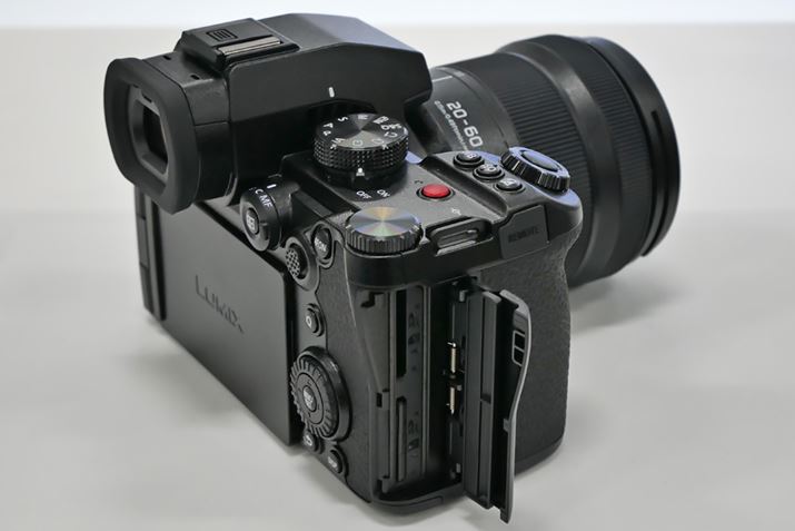 SD[J[h̃_uXbg𓋍ځBXbgUHS-IIΉĂ