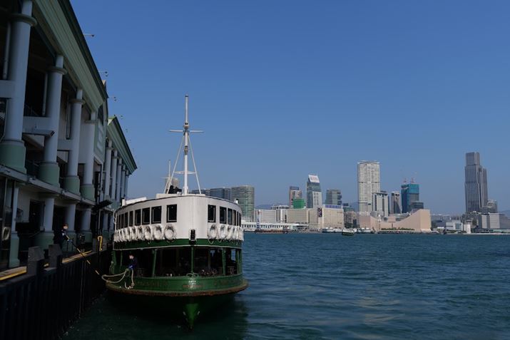 ʐ^g債Ă݂ƁADɏꂽuHONG KONGv̗̊̕ADɑłꂽׂȃxbg̉ʂȂǂׂ\ĂLUMIX S5IIALUMIX S 20-60mm F3.5-5.6A33mmAF4.3A1/2000bAISO100AWBFVAtHgX^CFX^_[hBeʐ^i6000×4000A10.1MBj