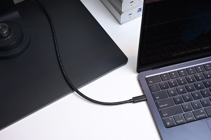 uSW321CvuSW271CvƂɁA60W̋d\USB Type-C[q𓋍ځBm[gPCȂǂڑĎgp₷