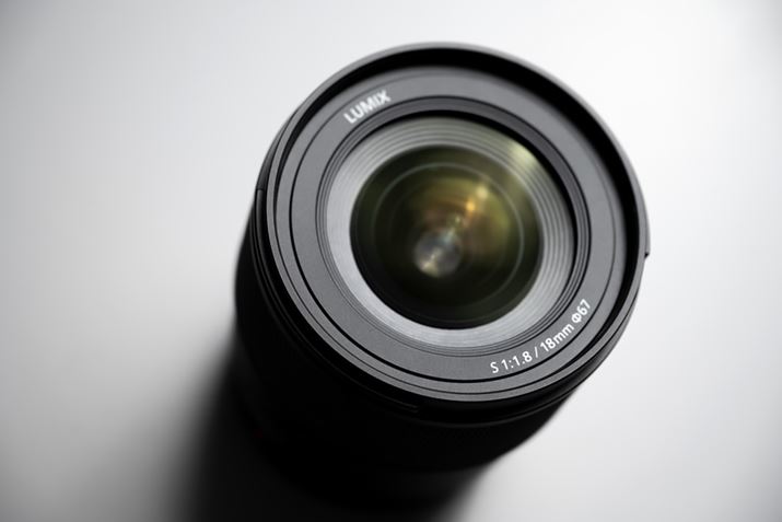 uLUMIX S 18mm F1.8ṽtB^[áuF1.8Pœ_YV[Yvʂ67mmBLpYȂ67mmaɗ}Ă