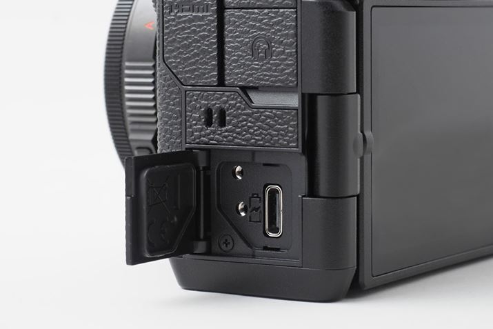 ŐṼfW^J̑USB Type-C[q̗pĂ܂Bʐ^͕xmtCuX-H2vUSB[q