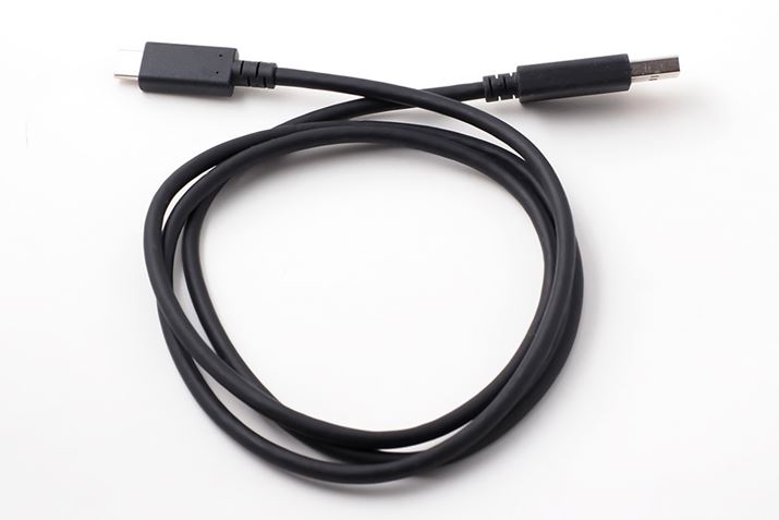 \j[u7 IVv̕tUSBP[uBЕUSB Type-C[qŁAЕUSB Type-A[qł