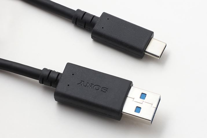 \j[u7 IVv̕tUSBP[uBЕUSB Type-C[qŁAЕUSB Type-A[qł