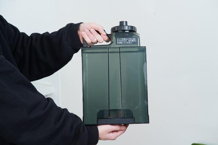 ^N̗eʂ傫ƁAꂽۂɏdʂdȂĉ^Ԃ̂ςɂȂ܂A㉺Ɏ肪Ă̂Ŏ₷A肵ĉ^ׂہBЎł^ׂ܂A莝Ȃ^NɂԂŎƂł܂