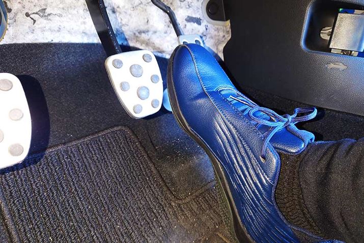 ^]xVXẽI[gN[YRg[gpȂꍇAP500kmȏ̃OhCuł͉E񂪌ł܂銴oɊׂ肪łÃV[YȂ炻̔J͍ŒɎ܂ƊĂ܂iM҂͉^]xVXeɗ炸AȂׂŃANZ𓥂ŉ^]ϋɓIɊył܂j