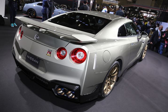 uGT-R Premium edition T-specṽAC[WBm[}́uGT-RṽAEBOɂύX{Ă