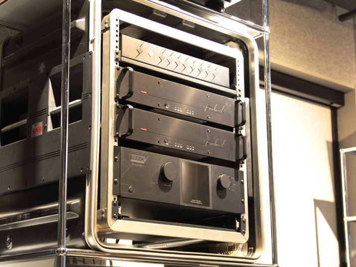 䂪ƂD/ARo[^[́ulbg[NgX|[gv߂̂́AvAvƂăgmtEI[fBÍuAltitude16viʐ^jgĂ邩Bʒe␳fW^ōs߁Av[[̓͂̓fW^̂ق]܂ƍl̂B̐x96kHz/24bit̂߁Aő192kHz/24bito͂̓iRCAjfW^ڑł̖ȂBíuAltitude 16vuRoonvĐ@˂Ă