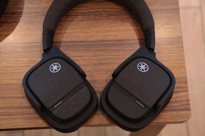 wbhohnEWO̓t@ubNĂBTEho[ł̗pႪfނƂB܂AuYH-E700BvlA3.5mmsWbÑAiO͂\