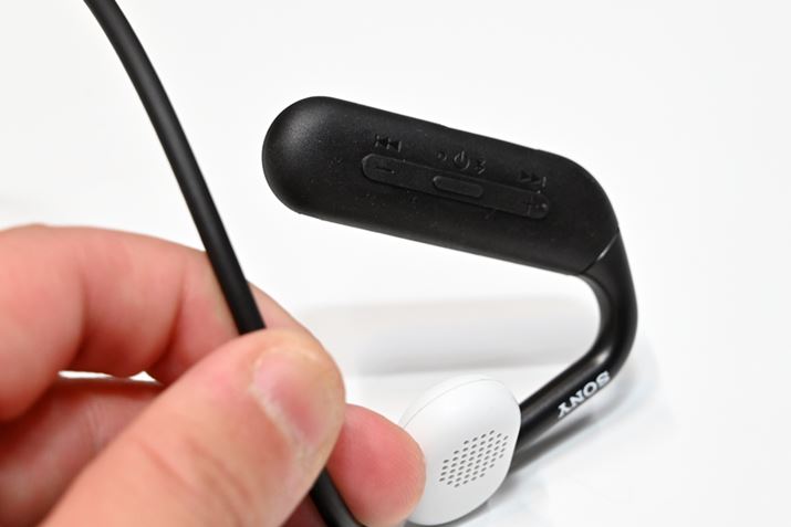 Cz̊e푀ɂ́A듮삪Nɂ{^̗pB̃C[tbNɂ܂Ƃ߂ĔzuĂ