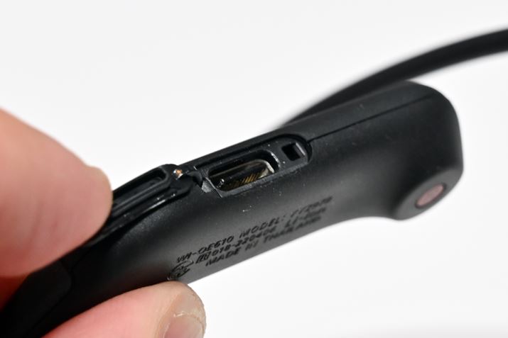 ẼC[tbNɂ[d[qB`USB Type-CBIPX4̖hH\mۂ邽߁A[d[qɂ̓Jo[zuĂ