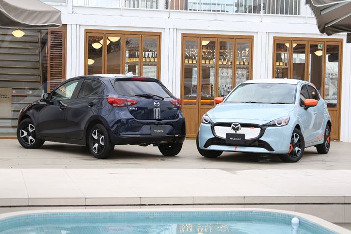 }c_̃RpNgJ[uMAZDA2v啝ɏiǁBVꂽOAS198ʂɃJ[R[fBl[VłVO[hȂǁAړ_ɂĉB摜̎ԗ́AuBDvƌĂ΂VO[hx[XƂˑf́uCLAP POPiNbv|bvjvijƁAuROOKIE DRIVEi[L[hCujviEj