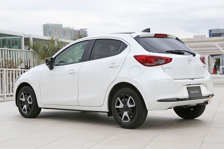 uMAZDA2v̐VO[hu15 BDv́AtgAGNXeAB摜̎ԗ̓x[XԂȂ̂ŉˑ͖A炳܂܂ȃIvVp[cfJ[邱ƂŁAӂ1グ邱Ƃł