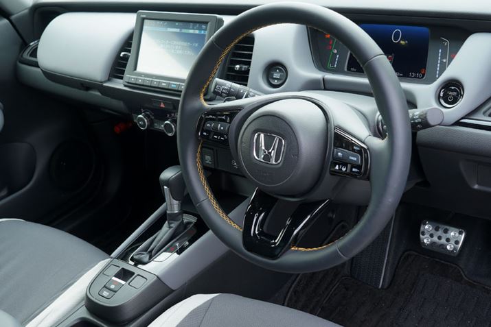 ꌩƃm[}ƕς܂񂪁AuLEDtbgCgvi12,100~juLEDCi[hAnhhA|PbgC~l[Vvi14,300~jȂǂŁAԂ͋̕C[fB[ɉo܂