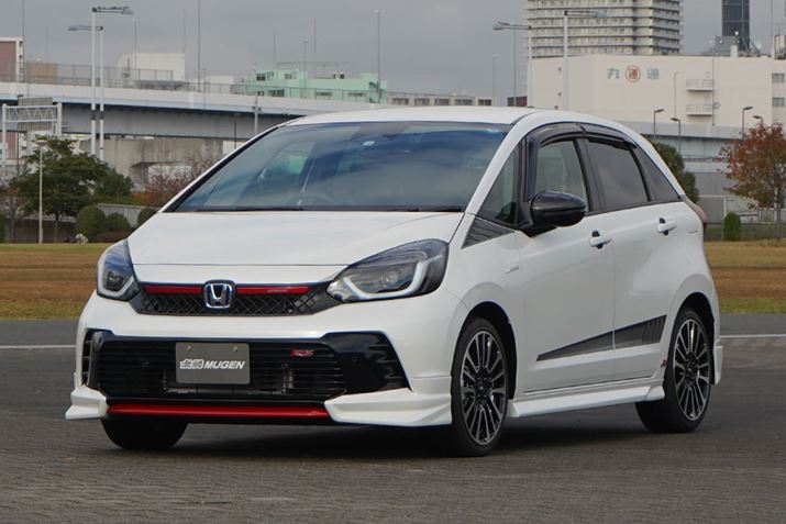 m[}̂܂܂łX|[eB[Ȉۂ߂uRSvO[hɁAuvuh̃p[c𑕒dl