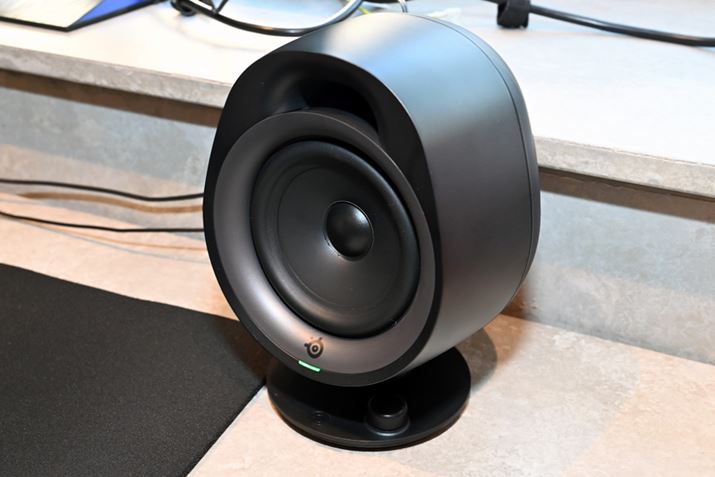 Xs[J[4C`̃tWjbgŁAoXt|[gXs[J[jbg㕔ɓڂĂ