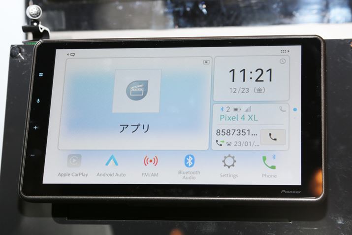 VuyirvƓɔ\ꂽ̂AfBXvCI[fBI̐VfuDMH-SF500vłBuApple CarPlayvuAndroid AutovɑΉA9C`̑ʂ𓋍ڂt[eBOf̂߁A̎ԎɑΉĂ܂