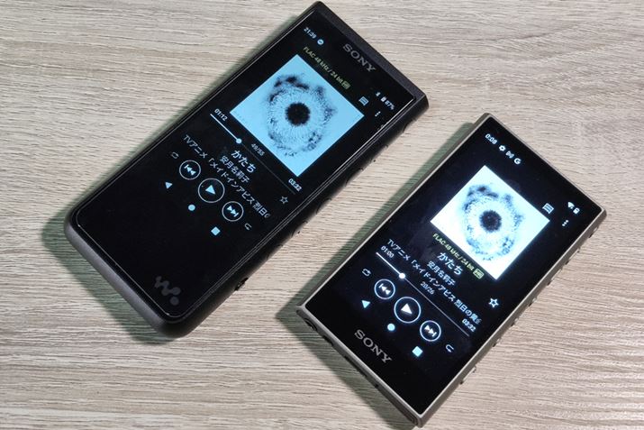 uNW-ZX500vV[YƔׂĂ݂AɃmCY̏Ȃ́uNW-ZX500vV[YɌRzオ邪AfƂ͂AO[h́uNW-ZX500vV[Yƌ݊pɓn荇قǂ̎͂LĂuNW-A300vV[Y