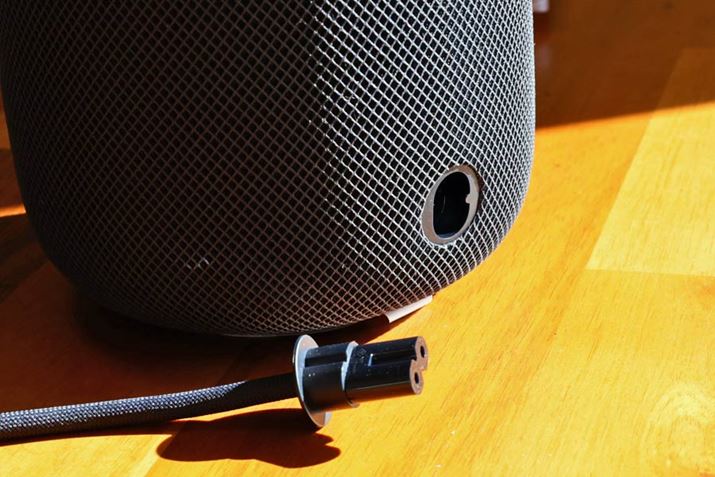 {̂ƓFœꂳꂽ҂ݍݓdP[uB1ヂfł͖{̂dP[uLтĂA2͖{̂Oł悤ɂȂ