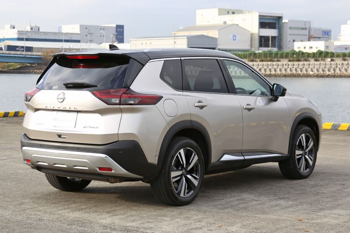 uGNXgCṽtgGNXeAƃAGNXeABtgV[VO͐ォ󂯌pĂ̂́AtgtFCX2ĩwbhCg𒆐Sɑ傫ύXĂ