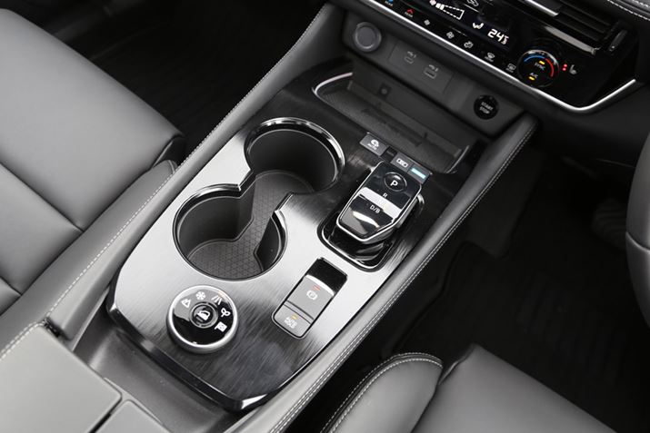 utHX^[vATo[ijƁAuGNXgCṽVtgo[ijBtHX^[́A]Ɠ^Cṽo[Ȃ̂ő삵₷