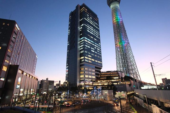 ĂȂԂŎBeʐ^BYɂ́AT̍LpYuAF 12mm F2 XvgpB萳mȌ؂s߁A̔rʐ^ł͎OrgpĂ