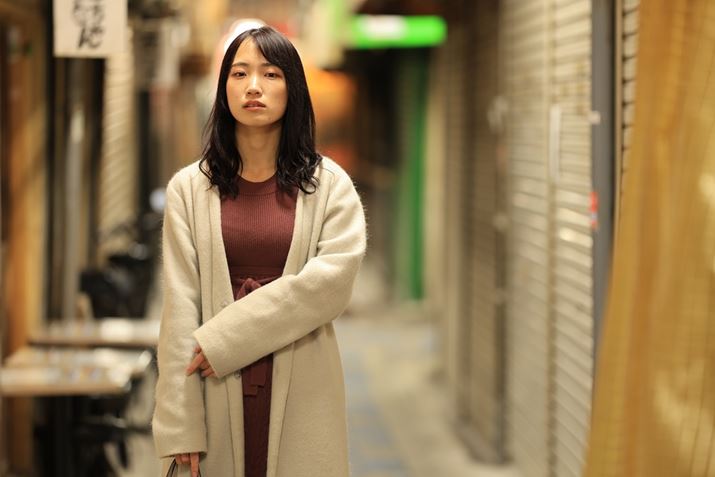 Vb^[肽܂܂̏XX̘HnBvf̑wiAkȂ{JƂŁAh}`bNȃP[Vɑς肷EOS R3ARF135mmF1.8 L IS USMAF1.8A1/80bAISO400AzCgoXFFxݒi5200KjAsN`[X^CFiBeʐ^i6000×4000A8.2MBj