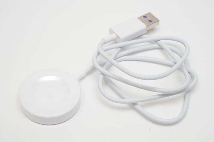 [dN[htUSBP[u͎̒80cmBȂ݂ɏ[dԂ100B܂A15̏[d90Ԃ̒ʘb≹yĐ\