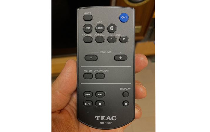 uARC/eARCvƁuCECv@\gꍇA{Iɂ̓er̃Rŉʒ邱ƂɂȂ邪AuAI-303ṽRɂuARC/HDMIvĂяo{^pӂĂ 