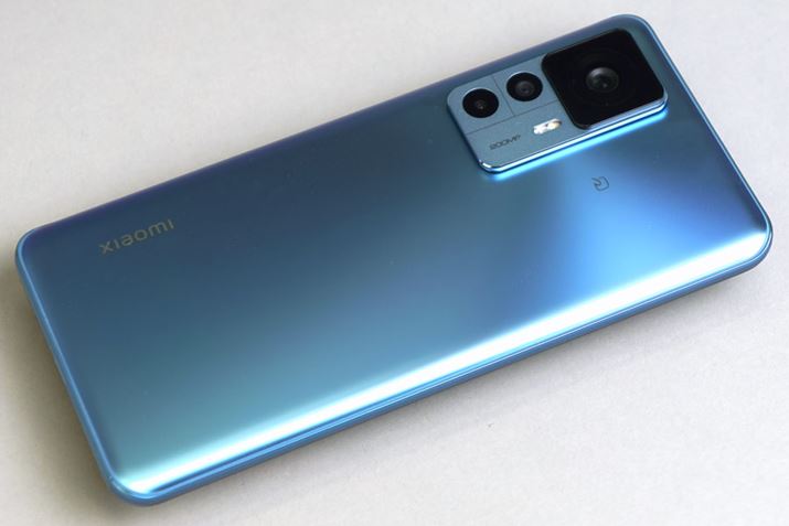 TCY͖76ij×163ij×8.8ijmmŁAdʂ͖205gB6.7C`̑ʃfBXvC𓋍ڂĂ邱ƂāAȂȂ̑^{fBBwʂ͎ŁAS̓IɃJWAȕ͋CɎdオĂBnCGhfƂĂ͂Ă悩Ǝv