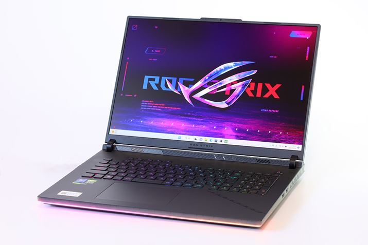 18^̑ʃfBXvC𓋍ڂuROG STRIX SCAR 18v