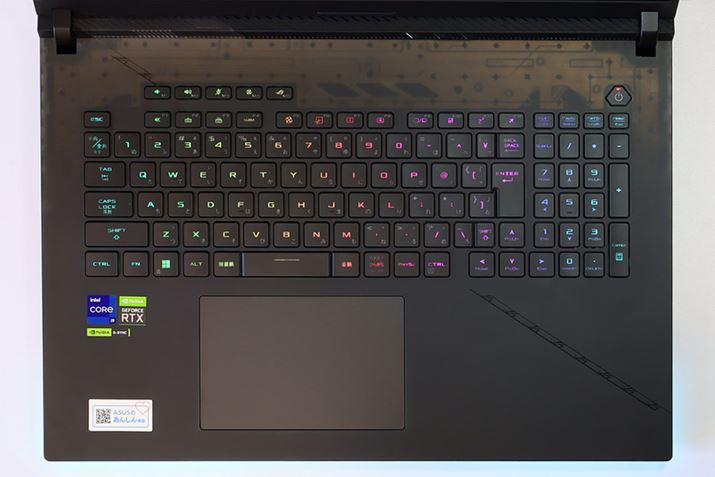 2022NfƔׂƃ^b`pbh10LȂAJ[\ijL[傫ȂL[{[hBL[{[hJo[̏㕔͓œĂ