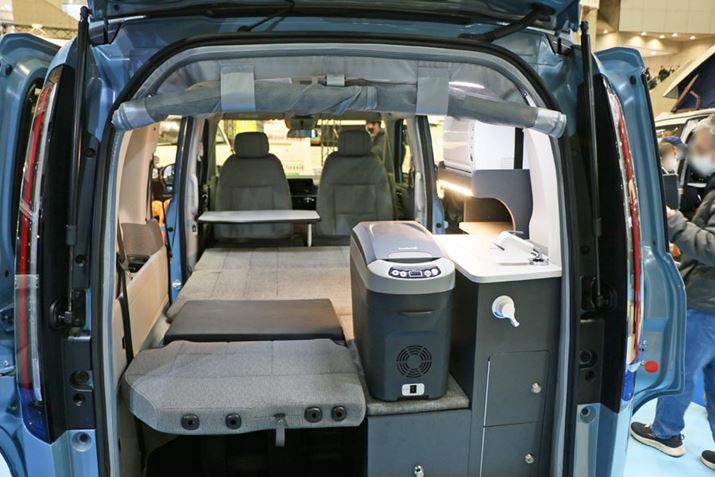 ttbgɂȂV[g2lAāA|bvAbv2lAQłBVN