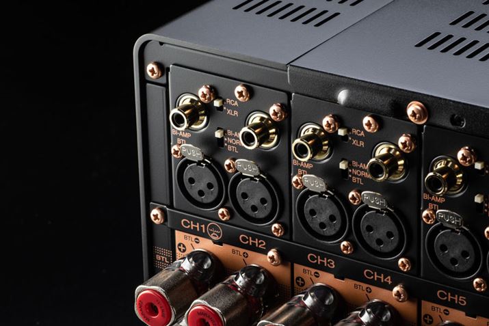 e͒[q̋߂Ƀ[h̐؂ւXCb`𑕔BuNORMALv[ĥقAuBI-AMPvƁuBTLv[hpӂBuBI-AMPvƂ́Aʐ^Ō΁uCH1vɓ͂MuCH1vuCH2v2o͂郂[hBXs[J[oCAv쓮̂ɕ֗BuBTLv́uCH1vƁuCH2v̓HubWđo͂𓾂郂[hB̂ƂuCH1vƁuCH2vɂXeIAv1chimjAvƂȂ