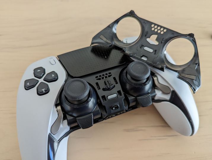 wʂ̃[X{^ƁAXeBbN͂̃Jo[O