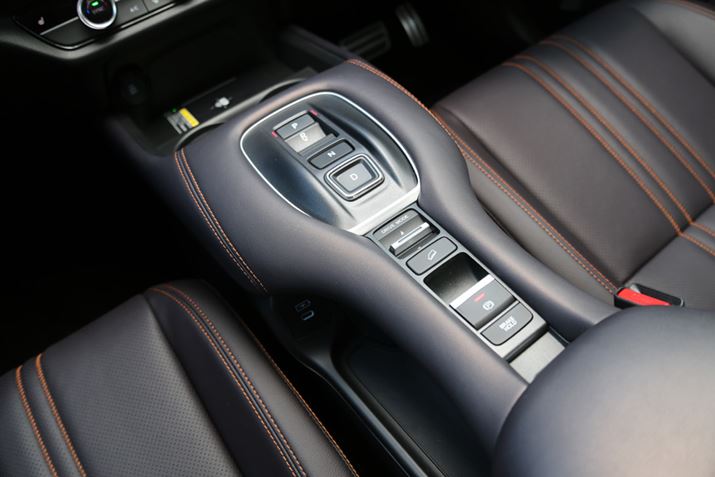 uZR-Vv́ACeAɂ鎿̍ɂڂB^]ȂƏȂ̊ԂɐݒuꂽnCfbLR\[ɂ̓p[̃\tgpbhieFHEV ZAeFHEV XɕW̗pj^ĂACeȀ㎿ƂƂɏ̃p[\iԂ̊mۂ񋟂Ă