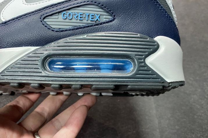 urWu Nike AirNbVv~bh\[ɓڂAꂽNbV\𔭊