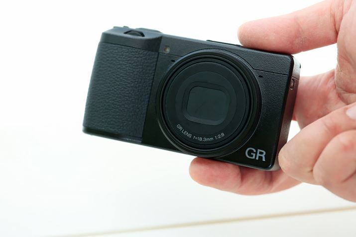 uGR IIIv͕ЎŌyXƎĂRpNgfWJBJobO͎g킸ɁÃĴ݂ėɏo܂