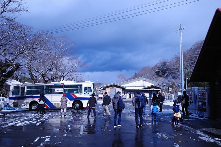 dԂĂ΂炭ƁAoXĂ܂Bւ̋N_ɂȂꏊioX10炢j֌܂GR IIIAvOAEAF5.6A1/800bAISO200A+0.7EVAzCgoXFFuAC[WRg[F|WtBA28mmBeʐ^i6000×4000A13.0MBj