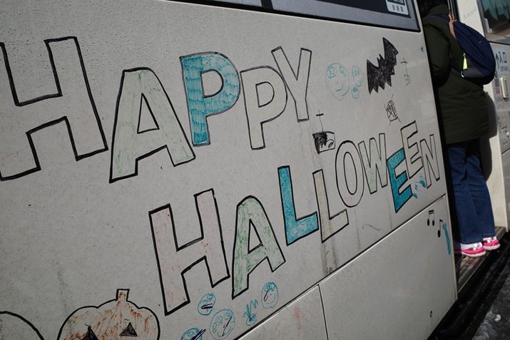 oXɏĂBnC͏IĔNǁccł炵GR IIIAvOAEAF5A1/400bAISO100A+0.7EVAzCgoXFI[gAC[WRg[F|WtBA28mmBeʐ^i6000×4000A10.1MBj